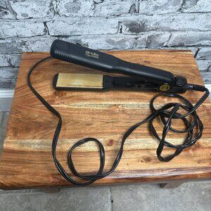 EUC Andis 1.5-Inch High Heat Ceramic Hair Flattening Iron (Black)